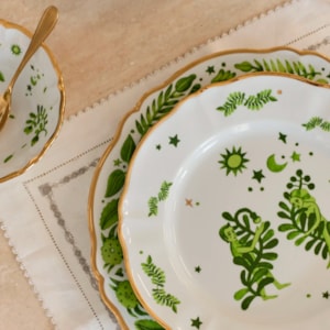 Prato Raso em Porcelana Floral Verde Bitossi - 26,5cm