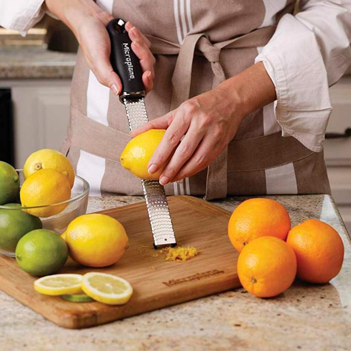 Ralador Zester em Inox Raspas Finas Preto Classic Microplane - 30cm - Madel Home