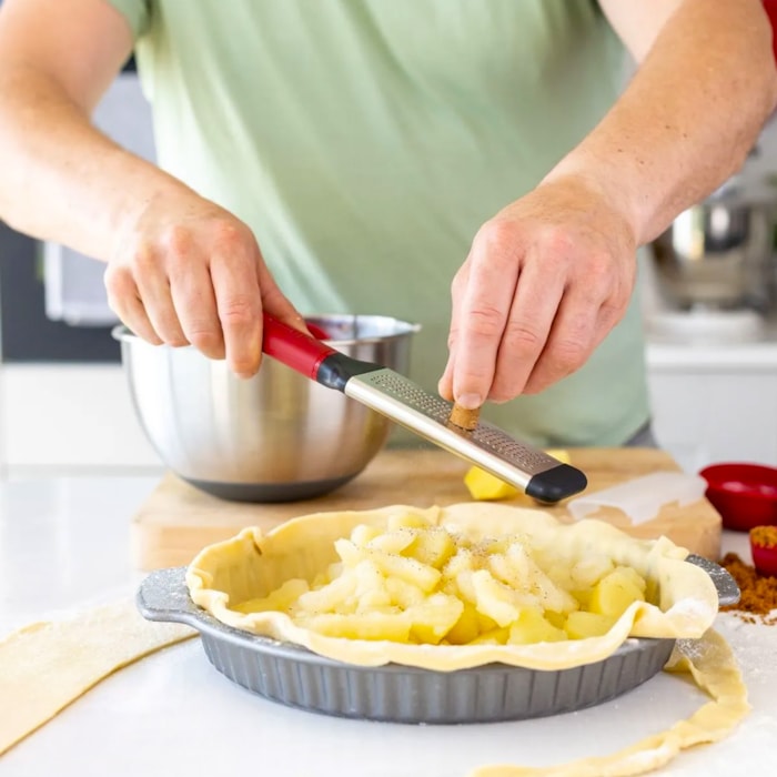 Ralador Zester em Inox Raspas Finas Vermelho KitchenAid - 32cm - Madel Home