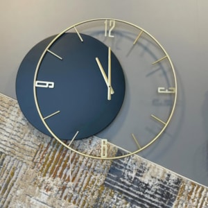 Relógio de Parede com Ponteiros Vazados Metal Dourado Preto