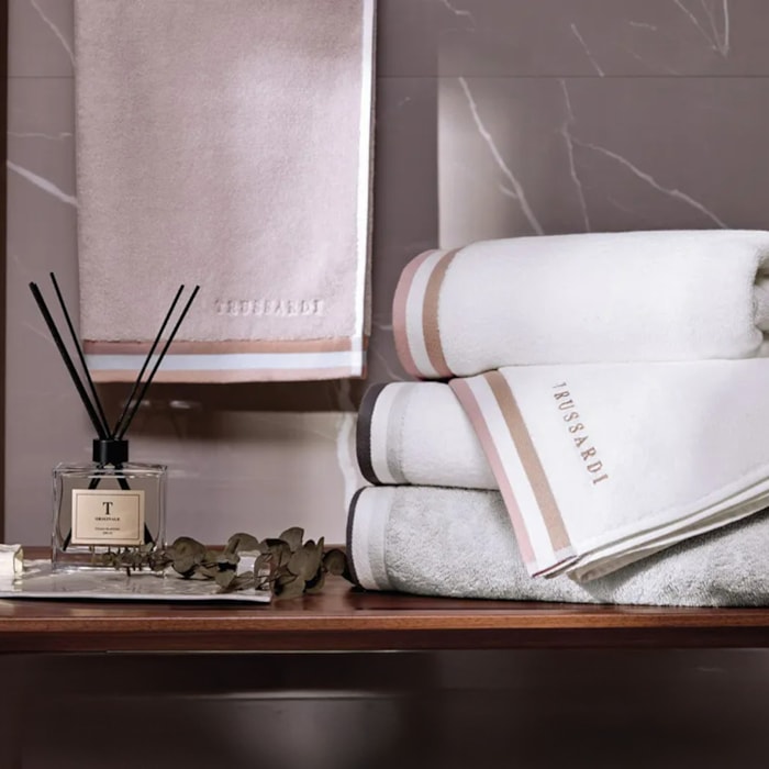 Toalha de Rosto Algodão Bordado Montello Soft Rosé Trussardi - Madel Home