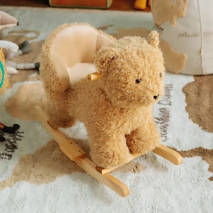 Urso de Balanço com Assento Polyester e Madeira