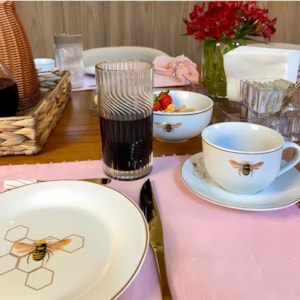 Xícara e Pires Chá Abelha Porcelana L'Hermitage Branco - 220ml